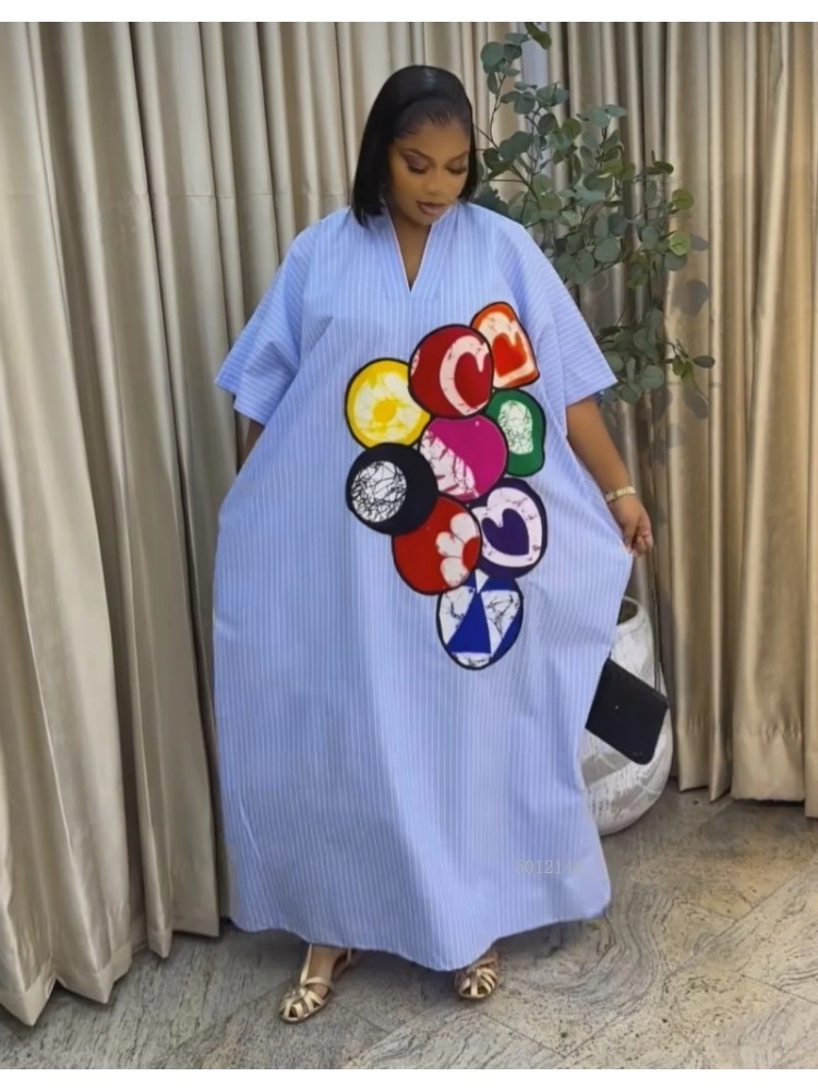 Vêtements pour femmes, nouveau style, doux et frais, rayé, col en v, manches chauve-souris, ample, grande taille, robe longue, automne 2025