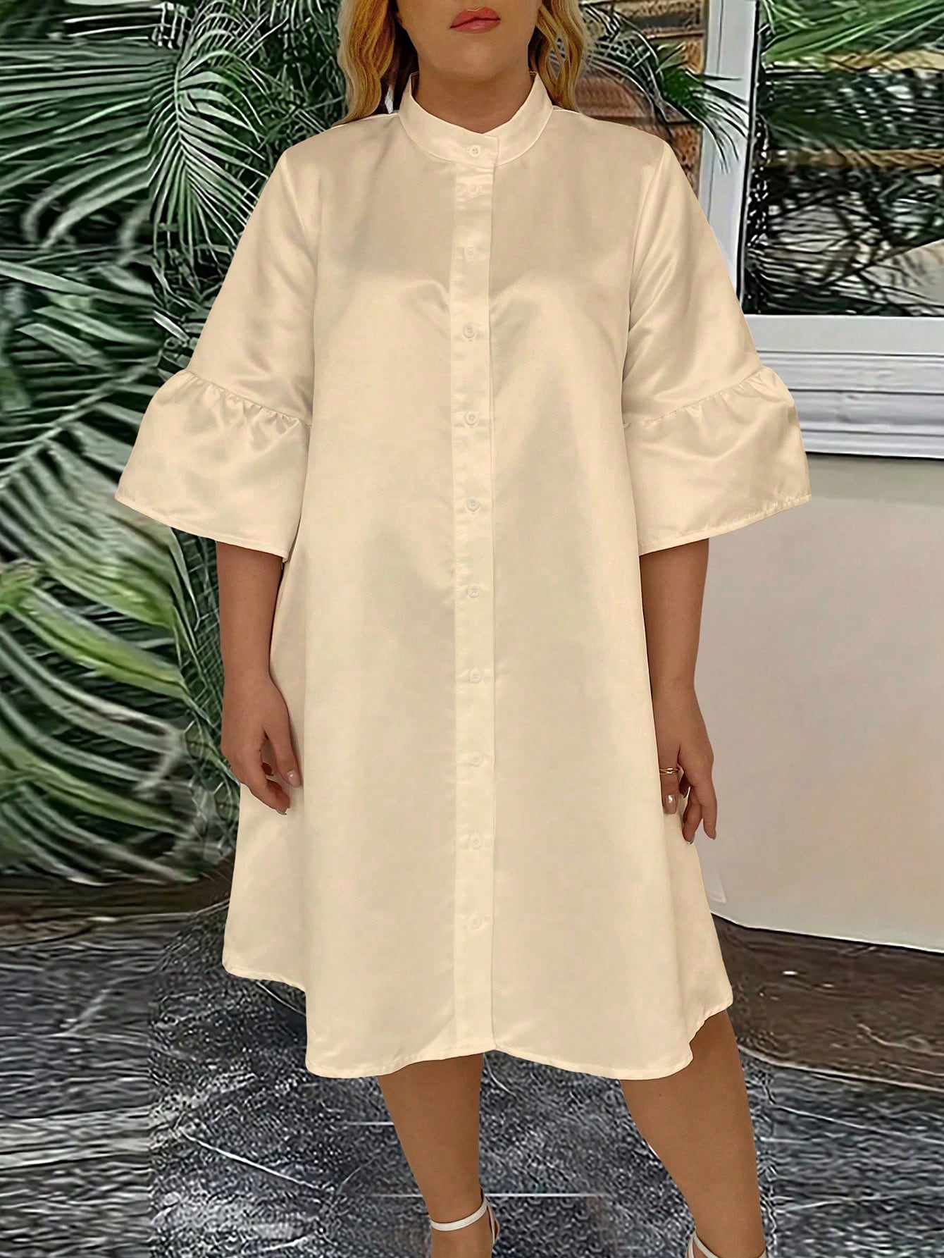 【Grande taille】Robe chemise beige minimaliste, poignets à volants et silhouette ample pour le style quotidien des femmes rondes