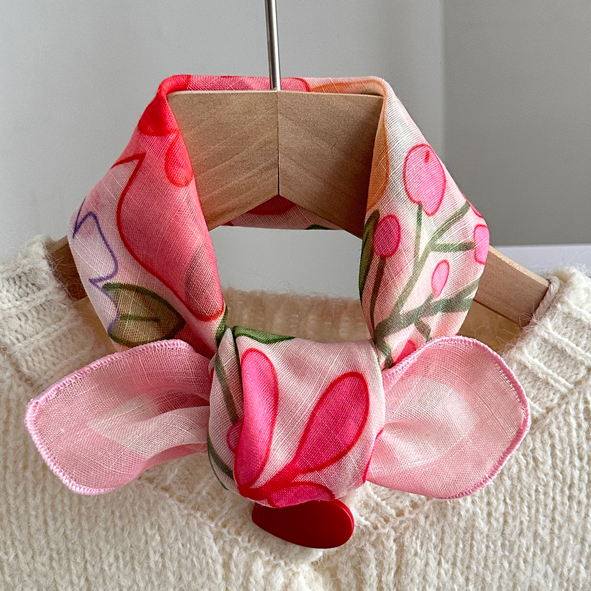 Nouveau style printemps-automne, petit foulard carré en soie à fleurs roses pour femmes, foulard décoratif haut de gamme, petit foulard polyvalent pour le cou, 1 pièce