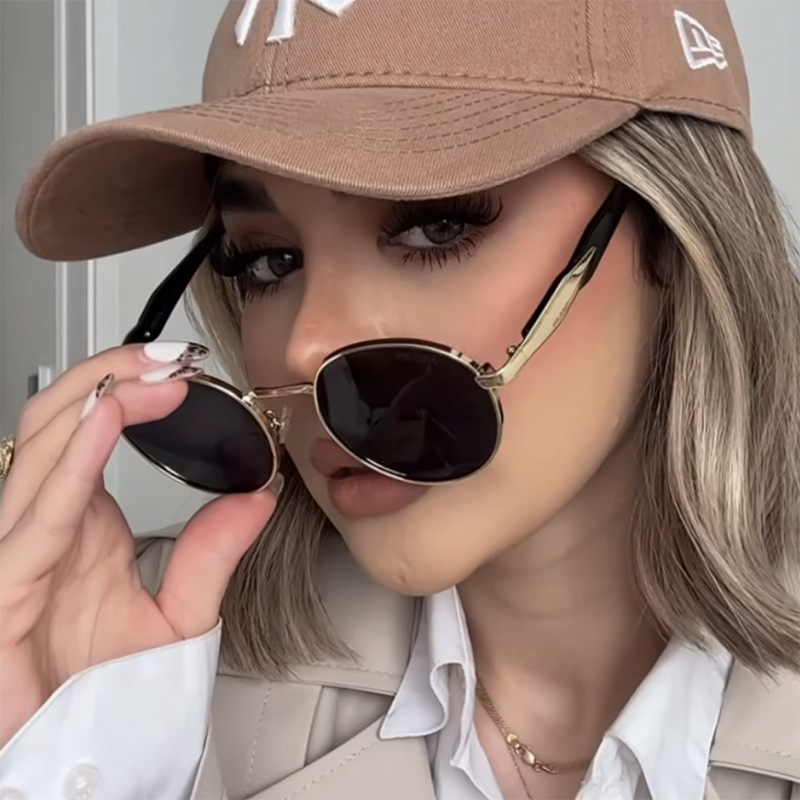 Lunettes de soleil rondes pour femmes, monture en métal doré, décor élégant, décontractées, pour la conduite et la plage