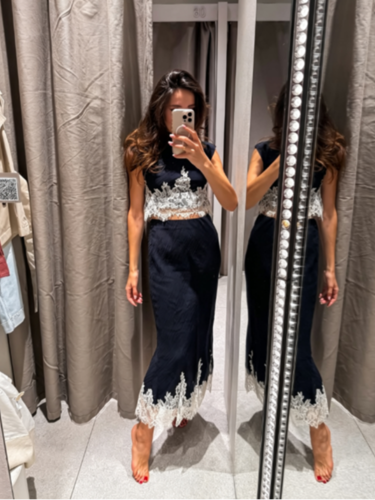 Ensemble jupe 2 pièces élégant pour femmes, en dentelle blanche, comprenant un haut court sans manches à col montant et une jupe mi-longue, idéal pour les fêtes et les tenues assorties de tous les jours.