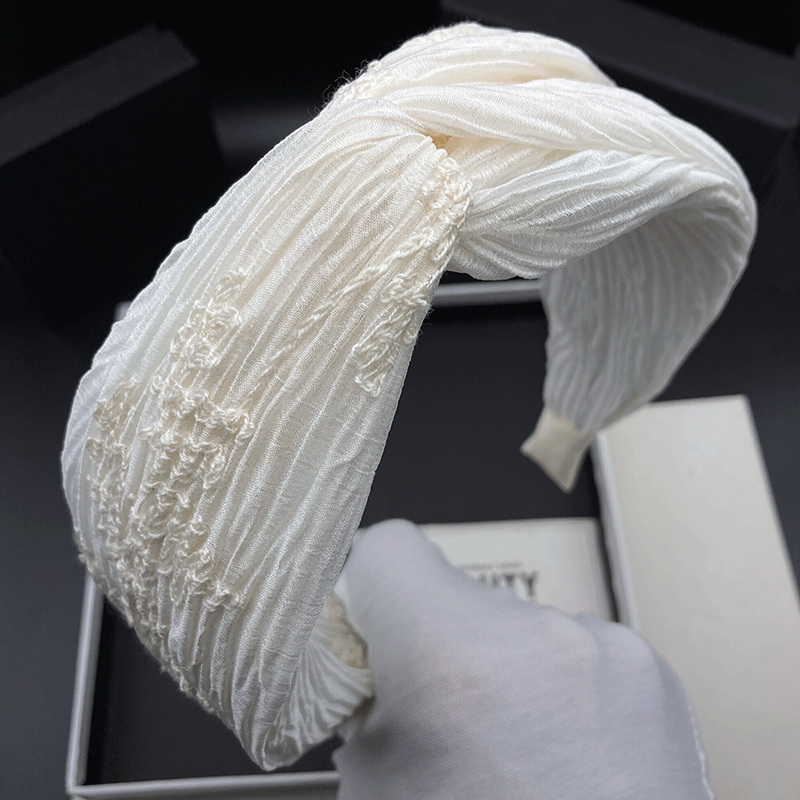 Nouveau serre-tête tendance et simple pour femme, couleur blanc cassé, à bord large et plissé, pour coiffure haute et lavage des cheveux