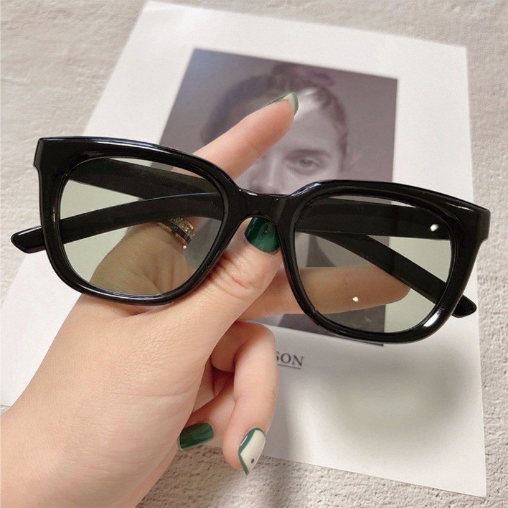 Lunettes de soleil unisexes à monture carrée noire simple, lunettes de soleil pour femmes et filles, lentille grise jaune rose simple, protection UV400 Aes, mode