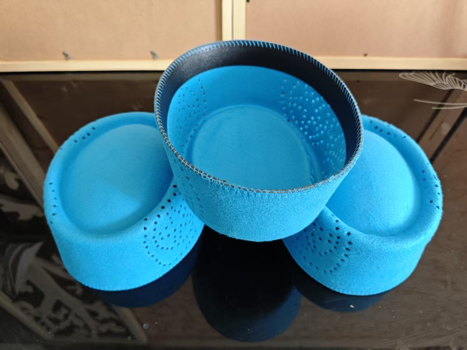 Chapeaux ethniques pour hommes, casquettes musulmanes noires et bleues, prière africaine Eid Ramadam, bérets malaisiens élégants, chapeau Kufi, Fedoras de fête 57cm