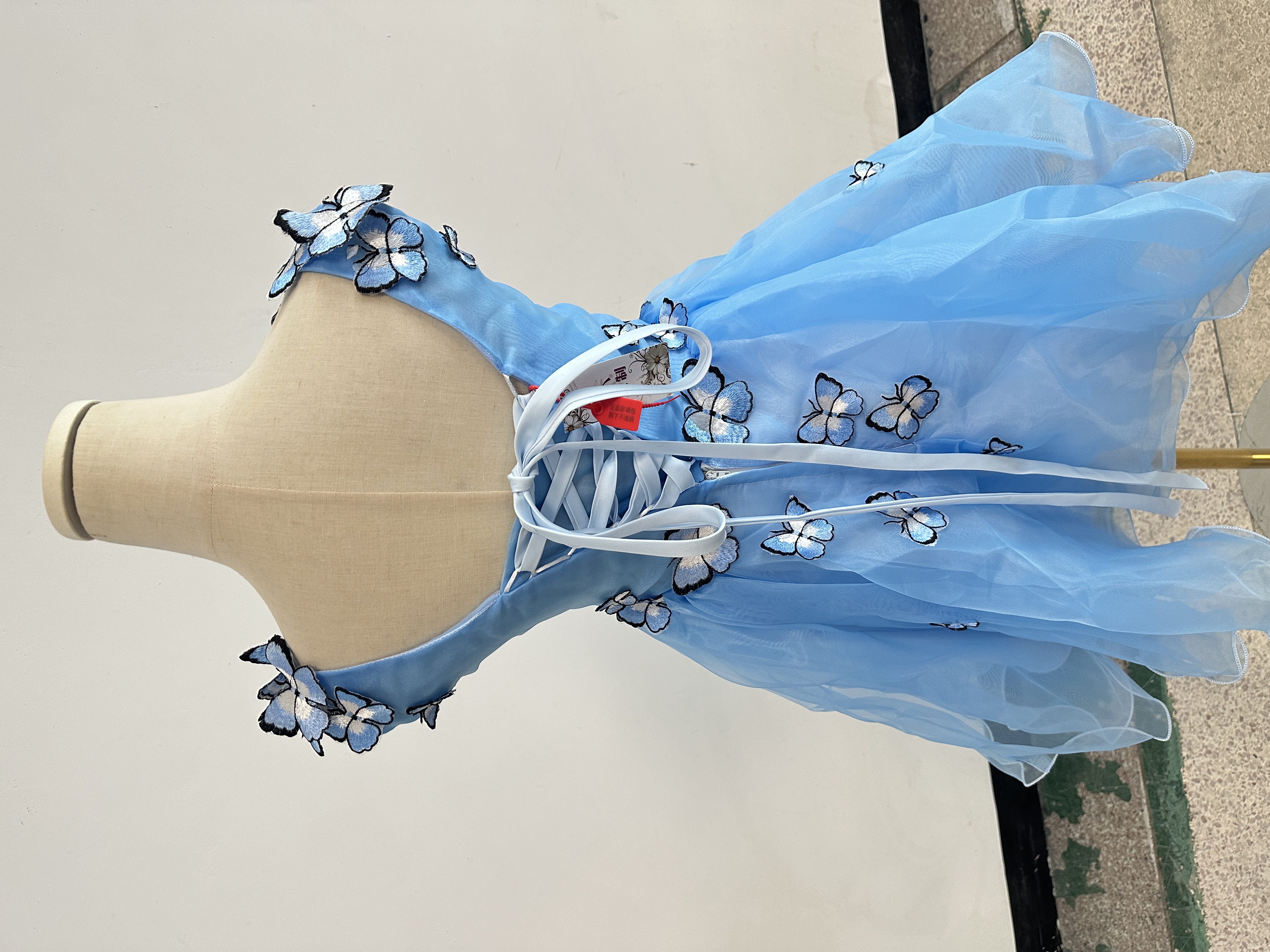 Femmes robes robe 3D papillon conception robe Sexy col en v sans manches robe tempérament mince Mini robe robes de Banquet pour femme