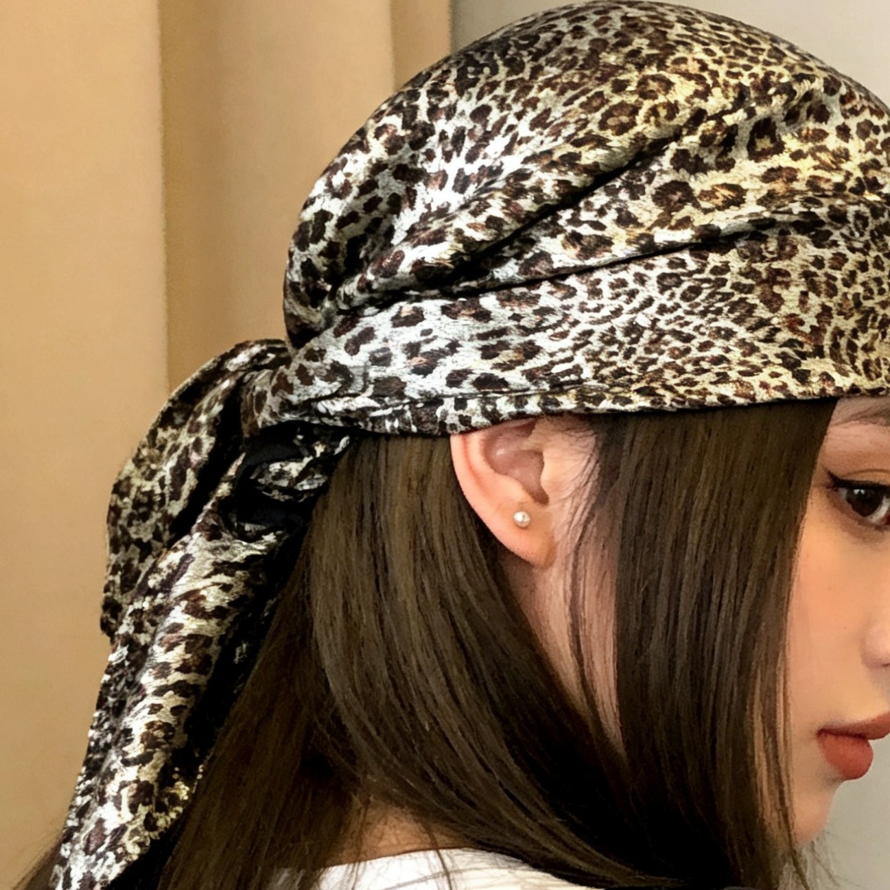 Foulard triangulaire imprimé léopard style vintage américain, élégant accessoire de mode tendance pour les fashionistas
