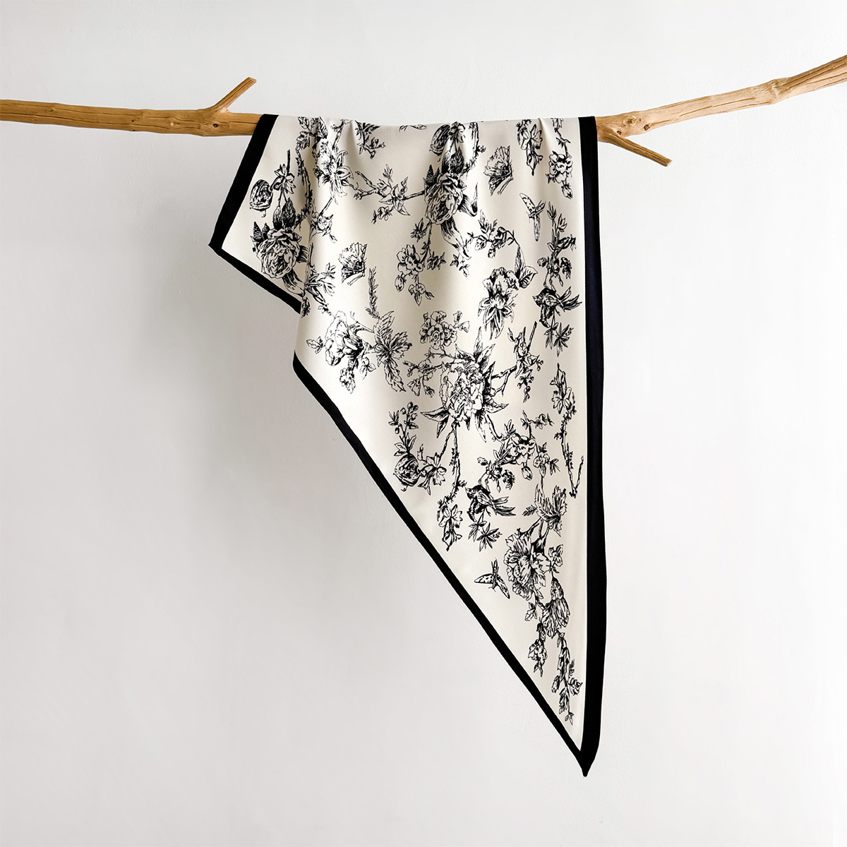 Foulard triangulaire doux et soyeux pour femme, en satin effet soie, écharpe de tête, bandana pour cheveux, châle, écharpe de cou, respirant