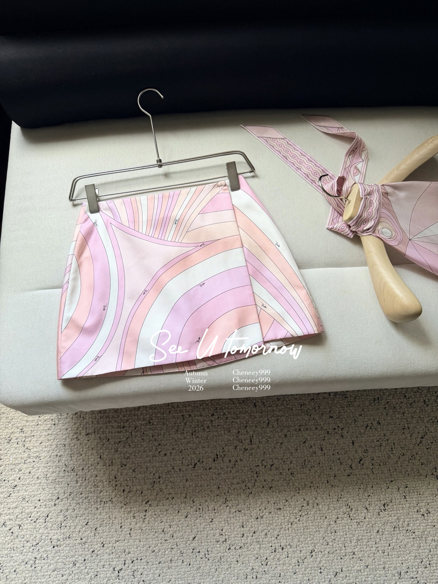 Mini-jupe en twill de soie rose, ensemble deux pièces pour femme avec un haut halter sans manches ajusté