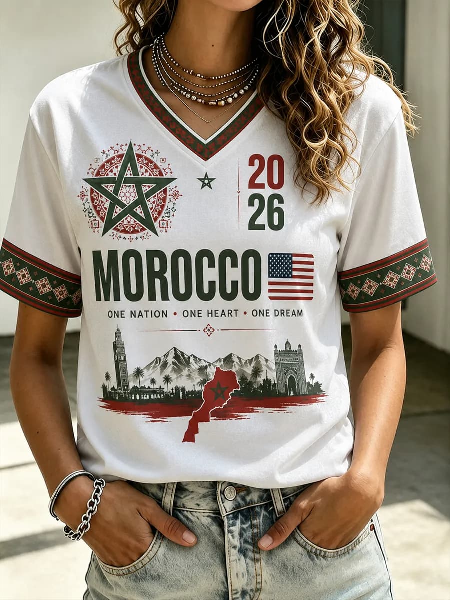 Nouveau maillot de football féminin du Maroc 2026, noir avec imprimé géométrique traditionnel et texte « MAROCCO », t-shirt décontracté à col en V