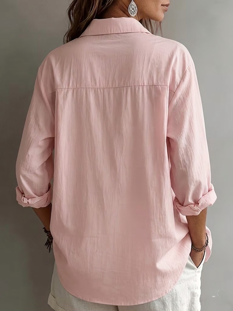 Chemise ample unie pour femme avec texture drapée, col à revers et boutonnage simple, style polyvalent