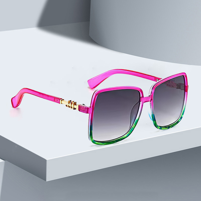 Lunettes de soleil carrées dégradées à la mode, avec chaîne dorée Unique, jambes de temple exquises pour femmes