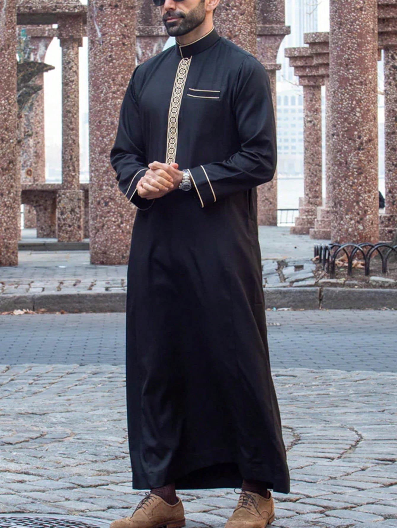 2025Islamic musulman arabe hommes robe à manches longues brodé col montant arabe thobe pour hommes