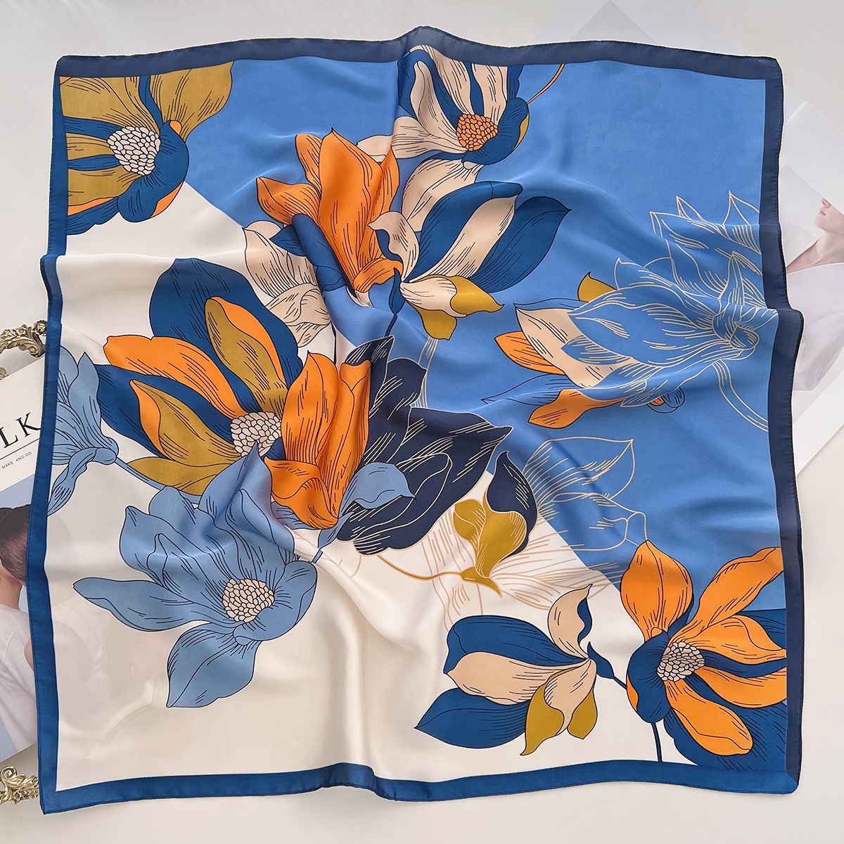 Foulard carré pour femmes, bandana printemps/été, imprimé floral bleu, bandeau, foulard en Imitation soie, foulard pour cheveux avec une chemise