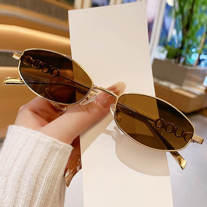 Lunettes de soleil de marque de luxe avec lettres métalliques pour femmes et hommes, tendance unisexe, petites, polygonales, UV400, élégantes pour la conduite en extérieur et les selfies.