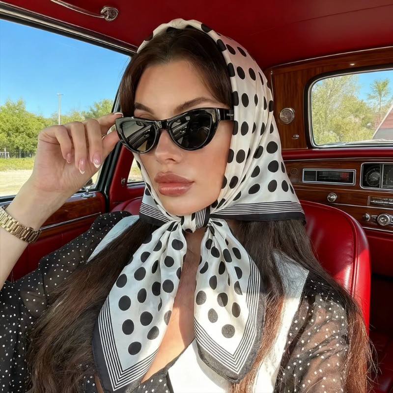 Écharpe triangulaire de luxe à pois pour femme 2026 – Foulard, bandeau pour cheveux, châle en satin doux, ruban pour la tête