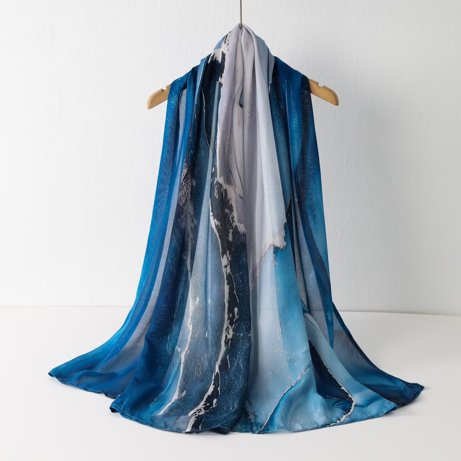 Foulard Hijab en Rayonne Imprimé Effet Encre Fluide Tendance, Doux et Léger, pour Femme Musulmane, Respirant, Turban Quotidien Islamique, Châle Idéal pour Cadeau