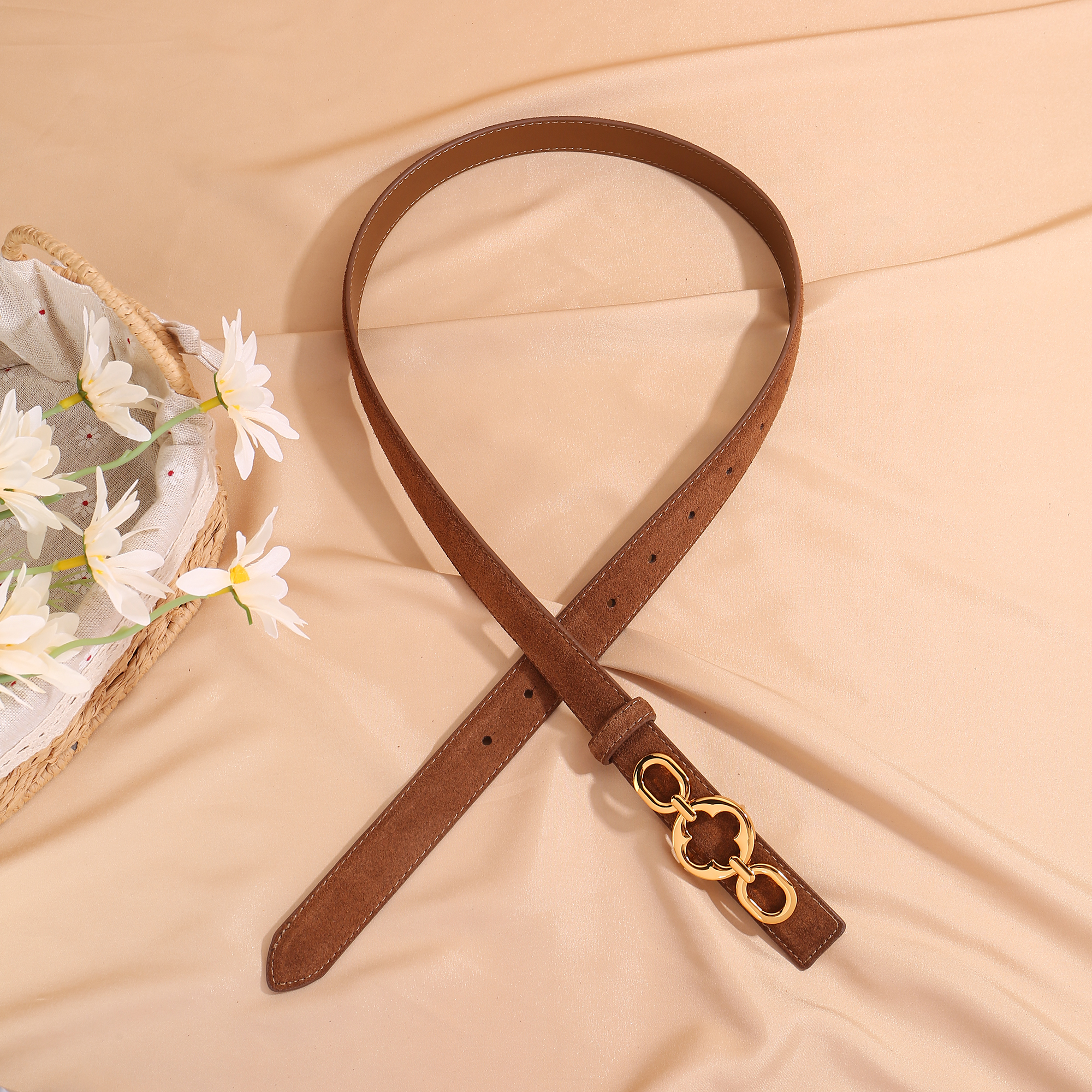 Ceinture classique en cuir pour femmes, avec boucle dorée, idéale pour les robes, les jeans et les manteaux