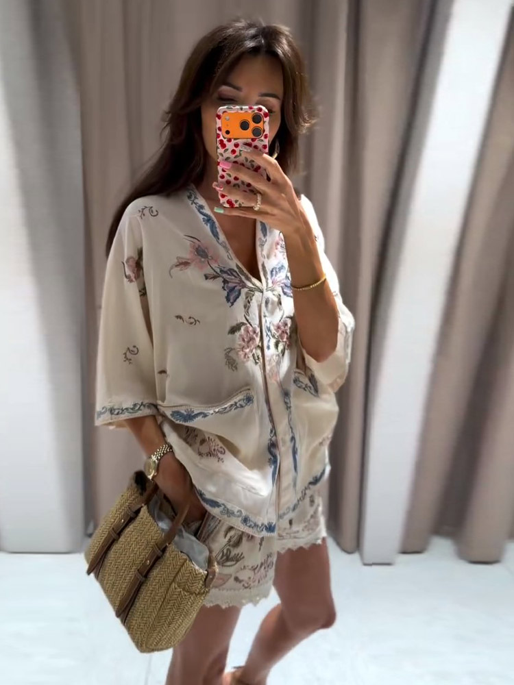 Chemise à carreaux gingham à manches longues boutonnée, col structuré, cintrée, collection Printemps-Été 2026, style vintage pour femme, tenue de bureau preppy