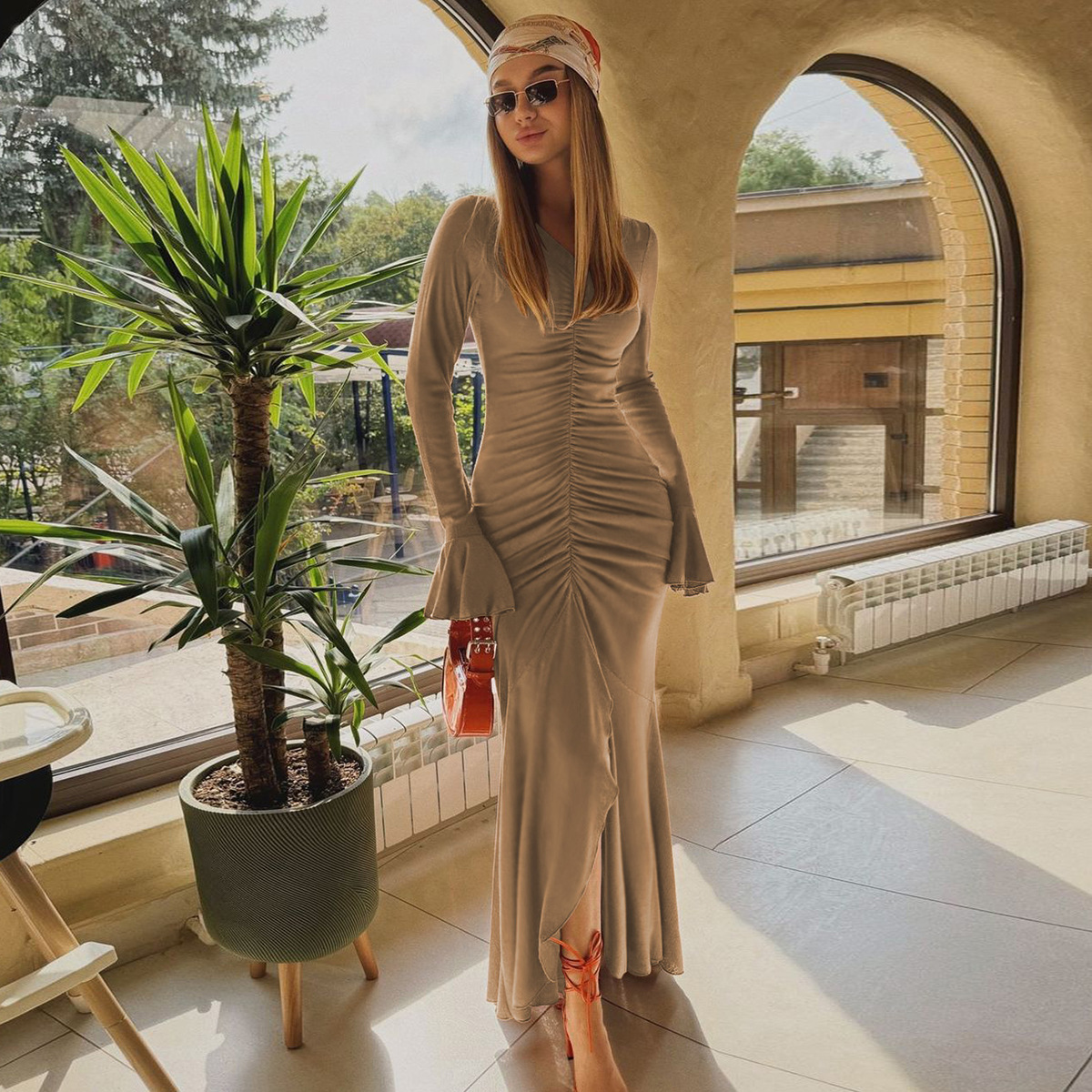 Robe longue blanche à ourlet à volants pour femmes, col en V froncé, manches longues évasées, robes de soirée élégantes, mode, nouveau, 2024