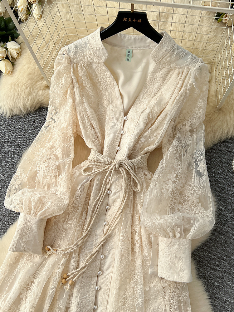 Robe de soirée élégante brodée à col en V pour femme, collection Printemps 2026, style décontracté mi-mollet, vintage, haute qualité