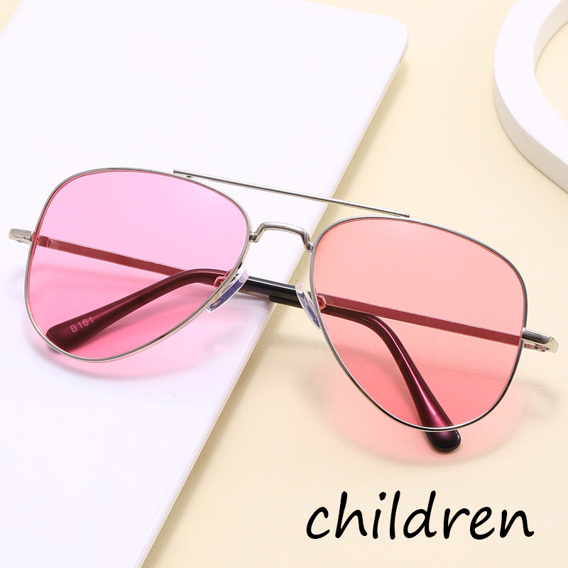Pare-soleil 2025 pour garçons et filles, protection solaire d'été et lunettes de protection UV400 Nouvelles lunettes de soleil pour enfants pour voyage