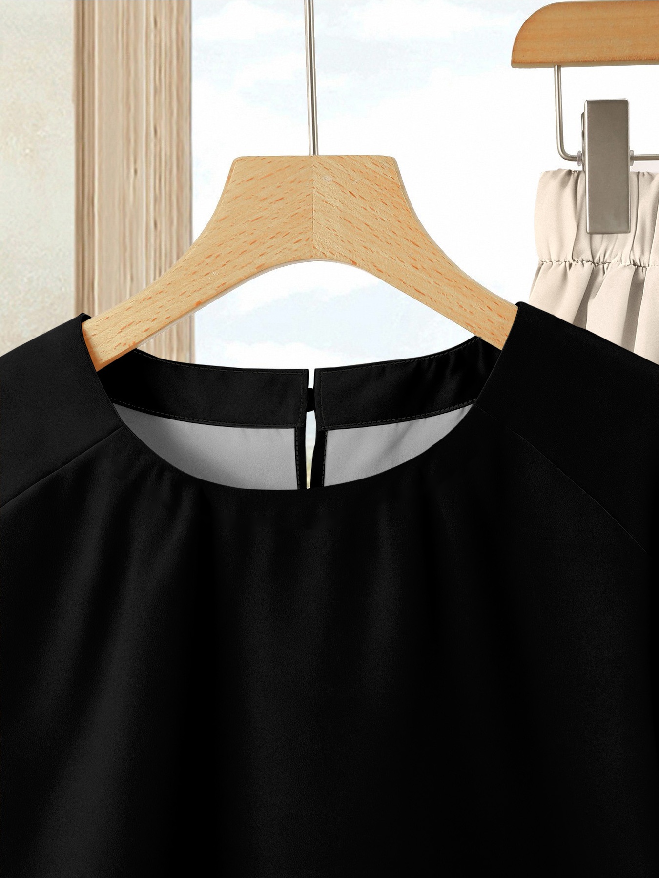Ensemble deux pièces d'été pour femme grande taille, haut noir simple et ample tendance, et jupe mi-longue imprimée végétale, ensemble jupe évasée