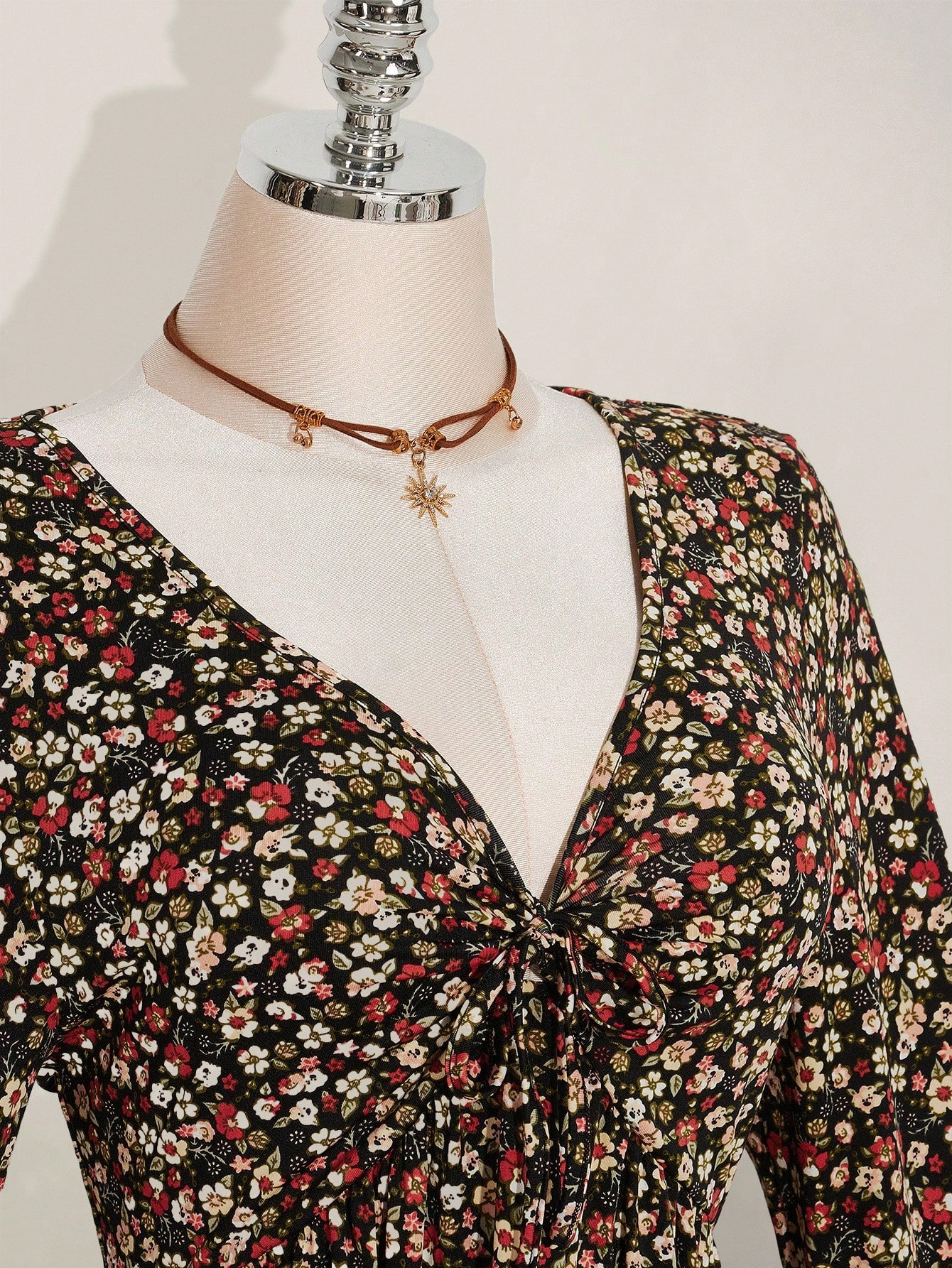Robe d'automne grande taille pour femme avec un col en V sexy, des manches plissées évasées, des manches longues, un motif floral et une jupe à cordon de serrage