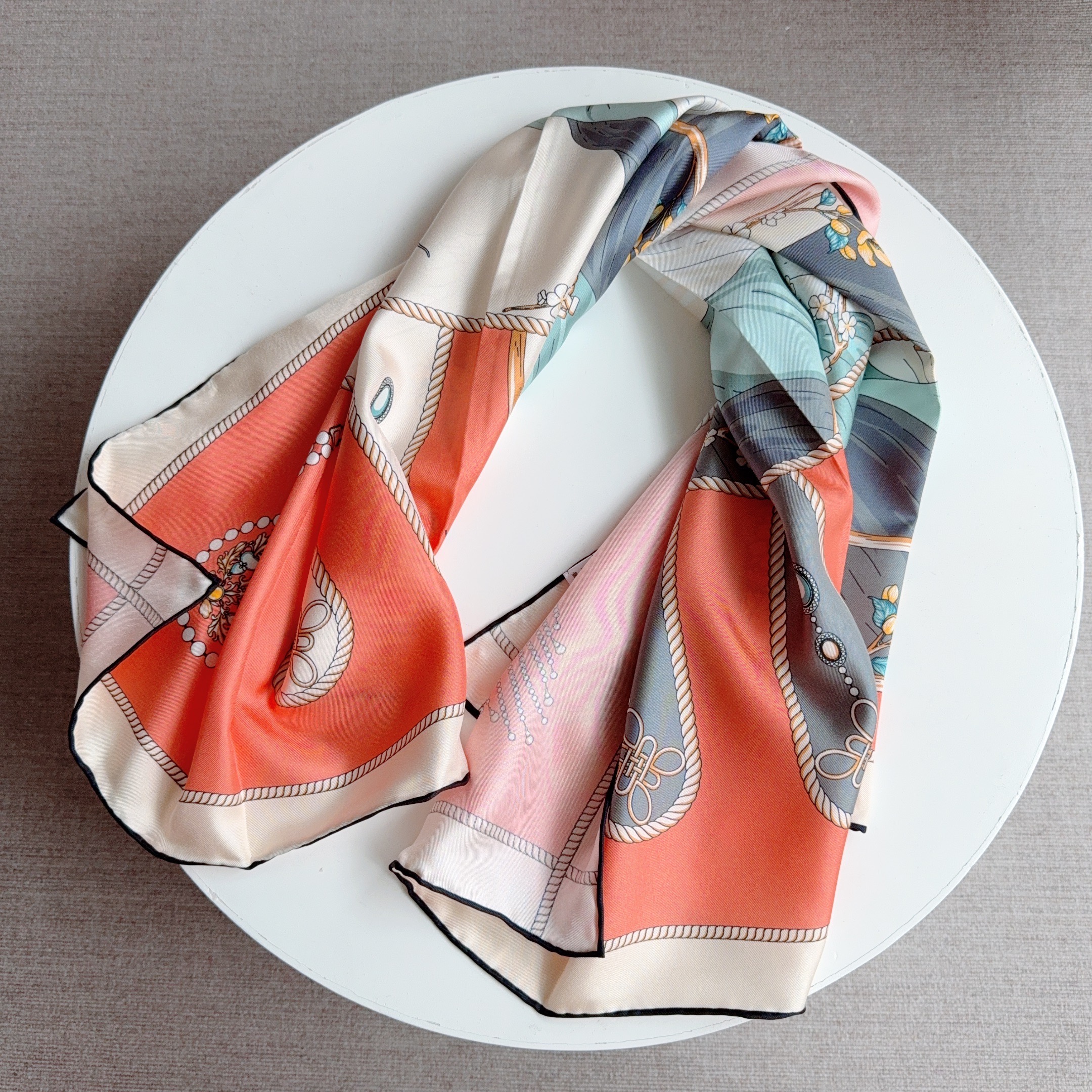 Foulard en Soie 90x90 de Marque de Luxe, Foulards Carrés Imprimés Personnalisés pour Femme, Élégant Châle, Écharpe de Cou, Voile Hijab, Bandeau 2026