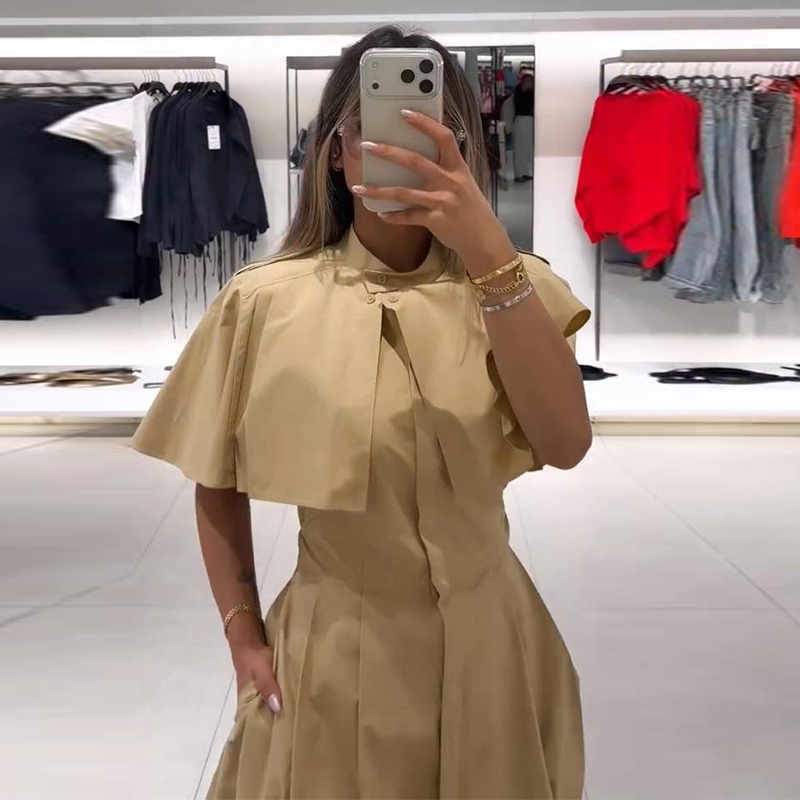 Robe chemise pour femme style cape, col rabattu, col montant, taille définie, coupe A-line, robe longue, vêtement de mode quotidienne.