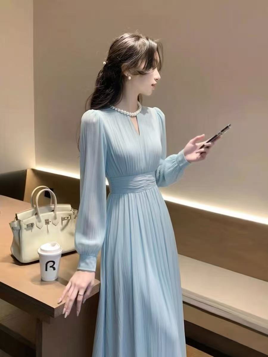 Robe longue française haut de gamme nouvelle collection printemps 2026, manches longues, taille cintrée, en mousseline, élégante et raffinée
