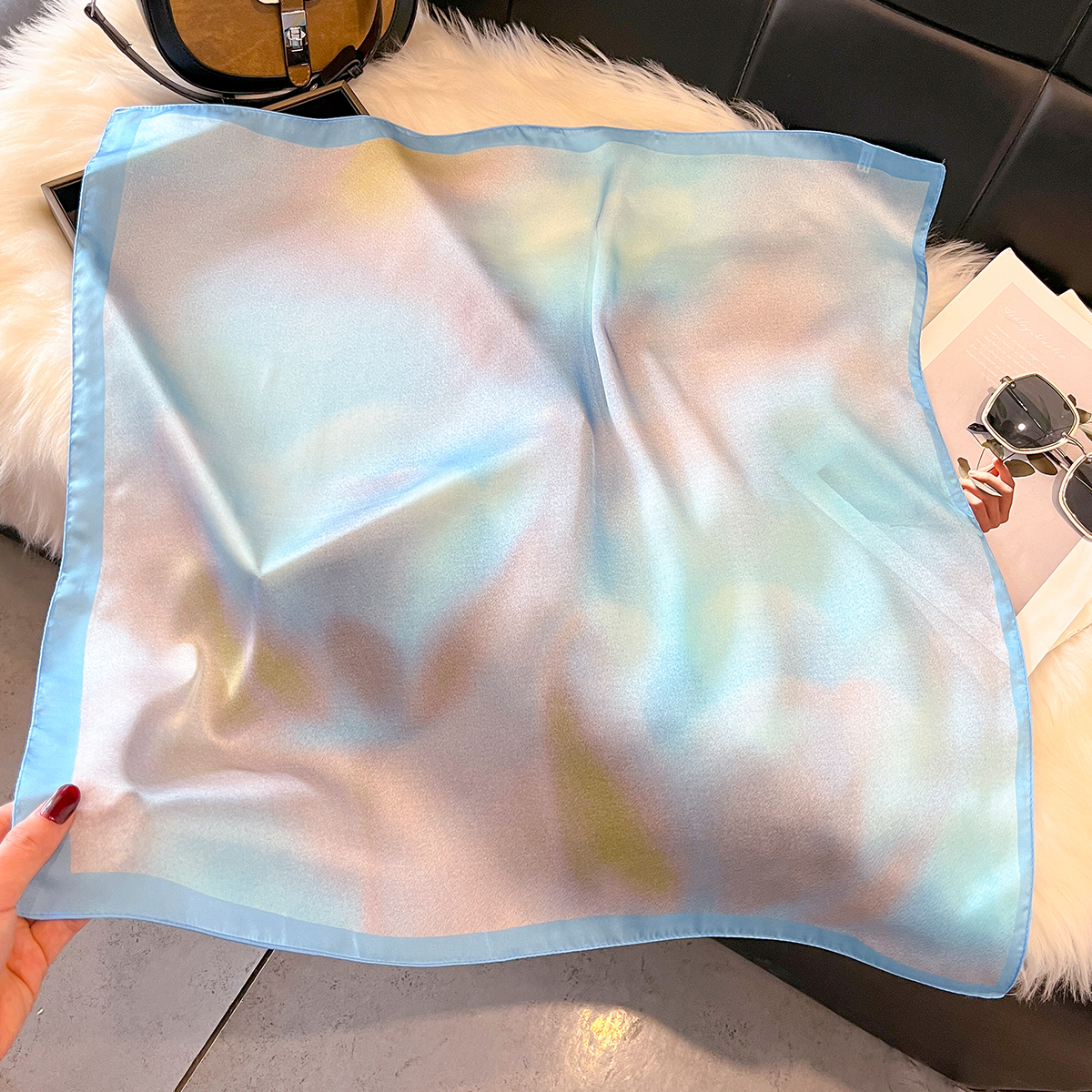 Écharpe carrée de luxe pour femmes, élégante, douce, en soie artificielle, imprimée, foulard, hijab, bandana, châle, couleur tendance