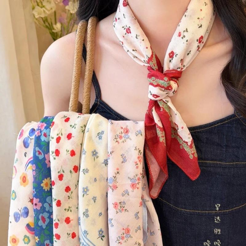 Foulard floral pour femmes, doux, respirant, léger et confortable, idéal pour les vacances et les voyages.
