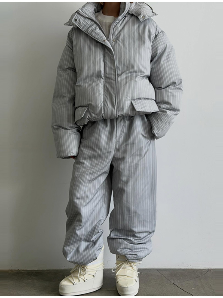 Ensemble deux pièces pour femmes à rayures verticales unies, comprenant une veste courte à capuche rembourrée et un pantalon large pour la neige, tenue quotidienne chaude pour l'hiver.