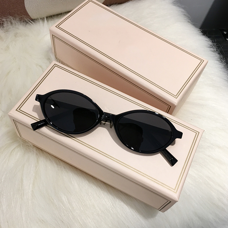 Lunettes de soleil ovales à la mode pour femmes, marque de styliste des années 90, monture en écaille de tortue, rondes marron, nuances Vintage, UV400