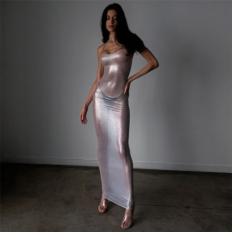 Robe moulante sexy à bretelles argentées pour soirée club, perspective féminine