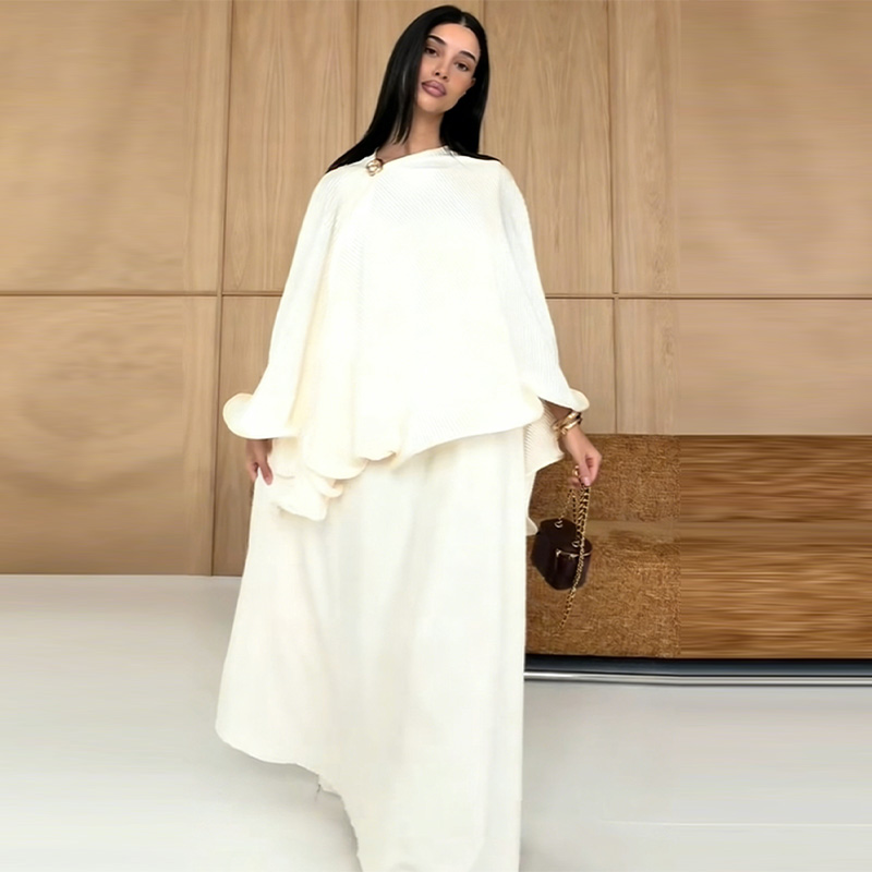 Ensemble Abaya élégant et luxueux blanc crème avec cape ample, haut et jupe longue pour femme musulmane, tenue formelle modeste pour l'Aïd, soirée, fête ou rendez-vous