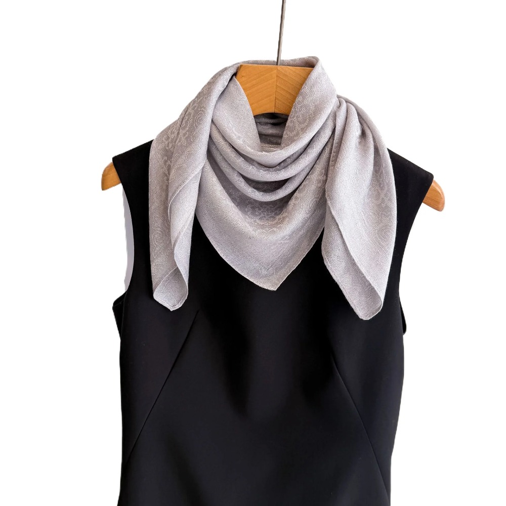Nouvelle écharpe de mode printemps-été, simple et polyvalente, châle pour femme au style raffiné, léger et respirant en soie.