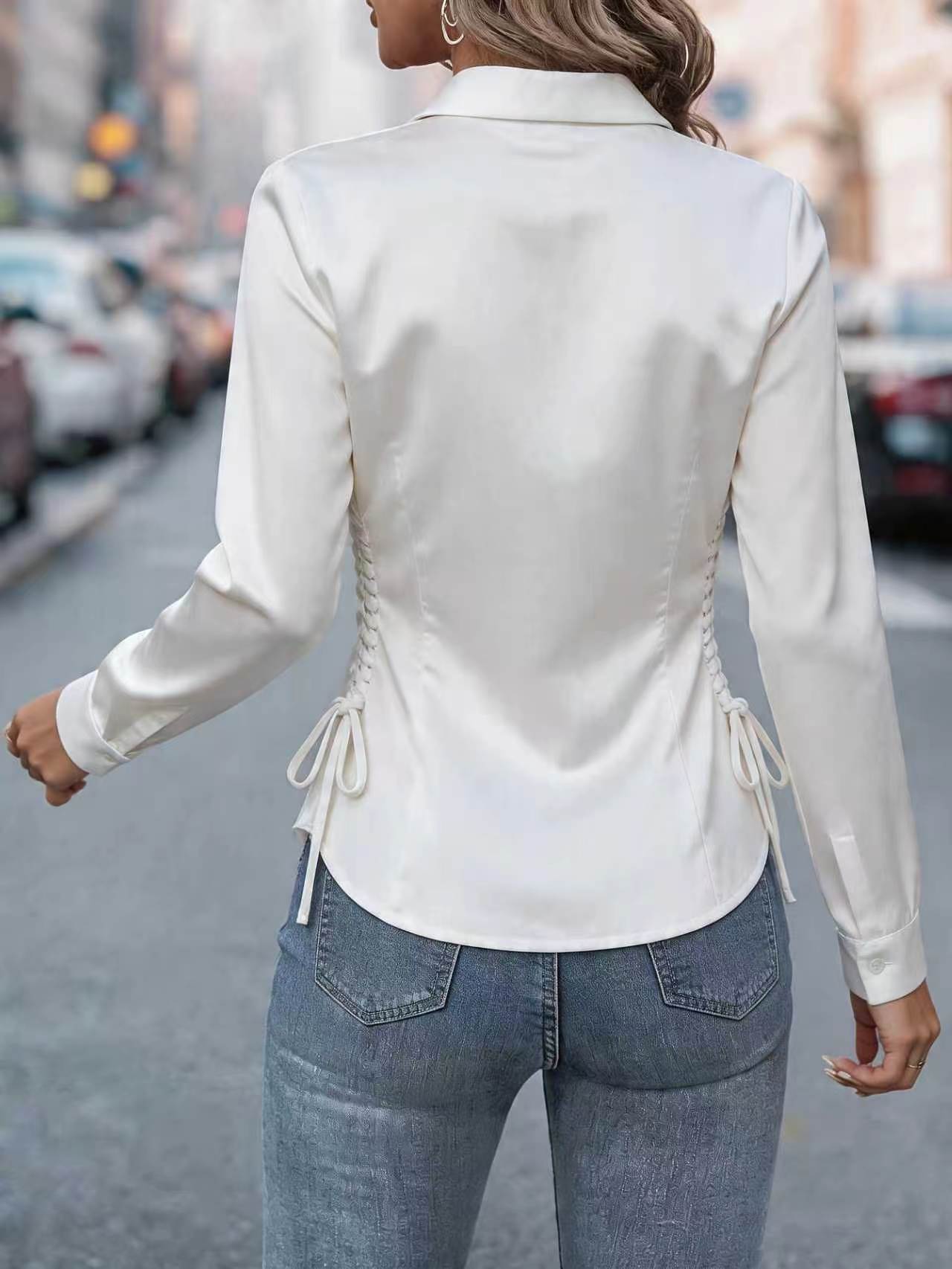 Chemisier en satin pour femme, manches longues, col rabattu, cordon de serrage latéral, froncé, coupe ajustée, chemise blanche élégante pour le bureau ou décontractée