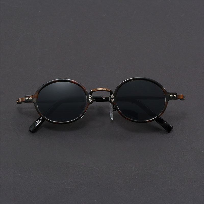 Petite monture Vintage Steampunk lunettes de soleil rondes femmes pour hommes mâle extérieur populaire classique Rivet marque de luxe concepteur verre de soleil