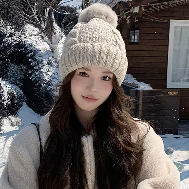 Bonnet en tricot torsadé doux pour femme, protection auditive chaude pour l'automne, avec pompon en fourrure, anti-froid, pour la neige
