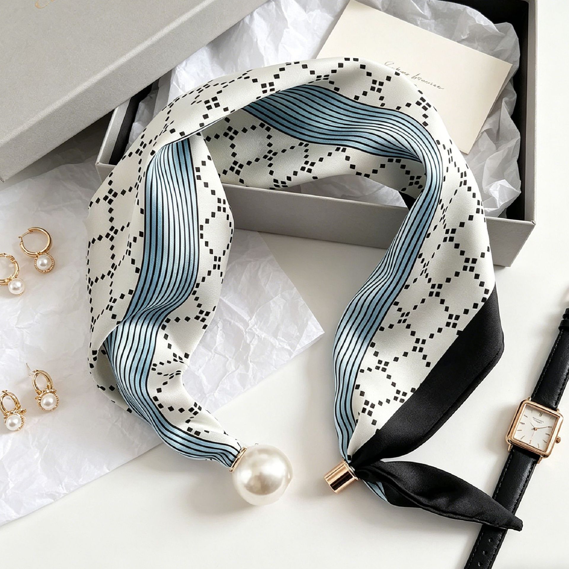 Nouvel Foulard Élégant Bleu Perle avec Fermoir Magnétique, Accessoire Artistique Polyvalent et Respirant pour l'Été