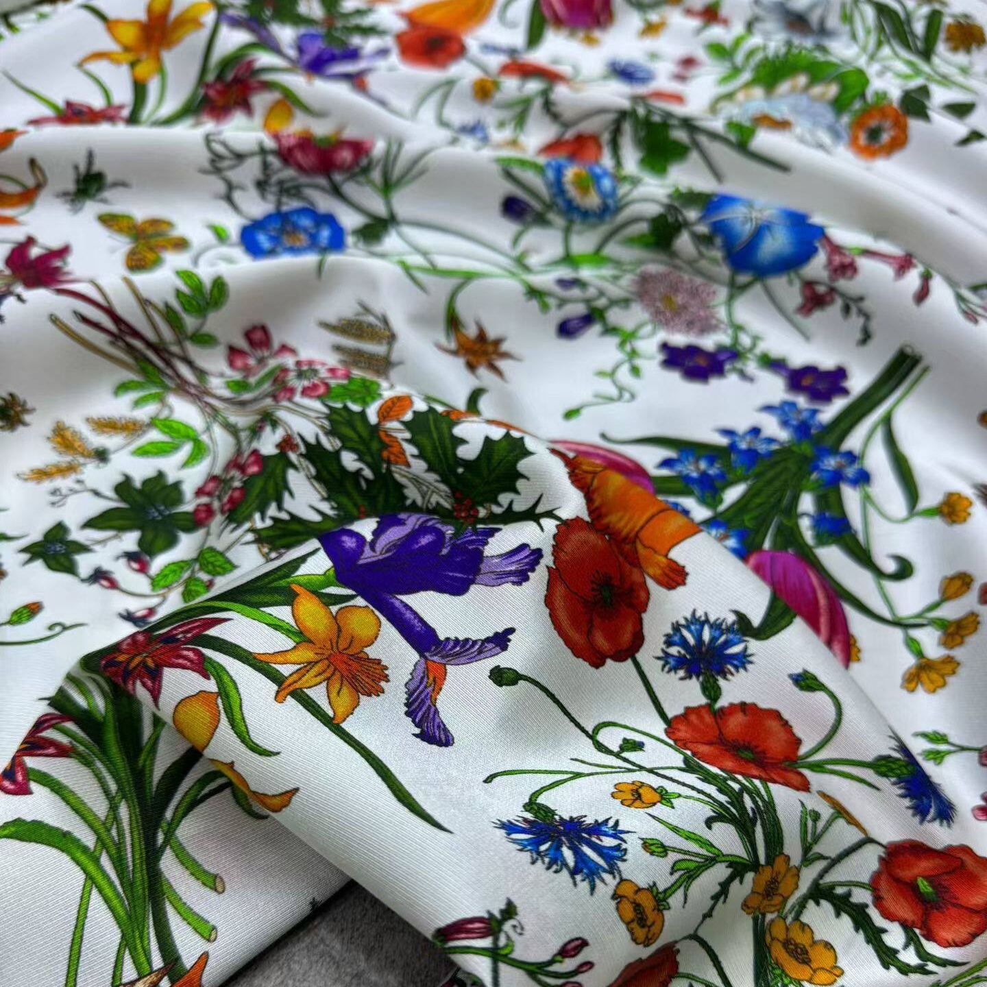 Tissu en twill extensible 100% soie de mûrier pour robe d'été haut de gamme DIY