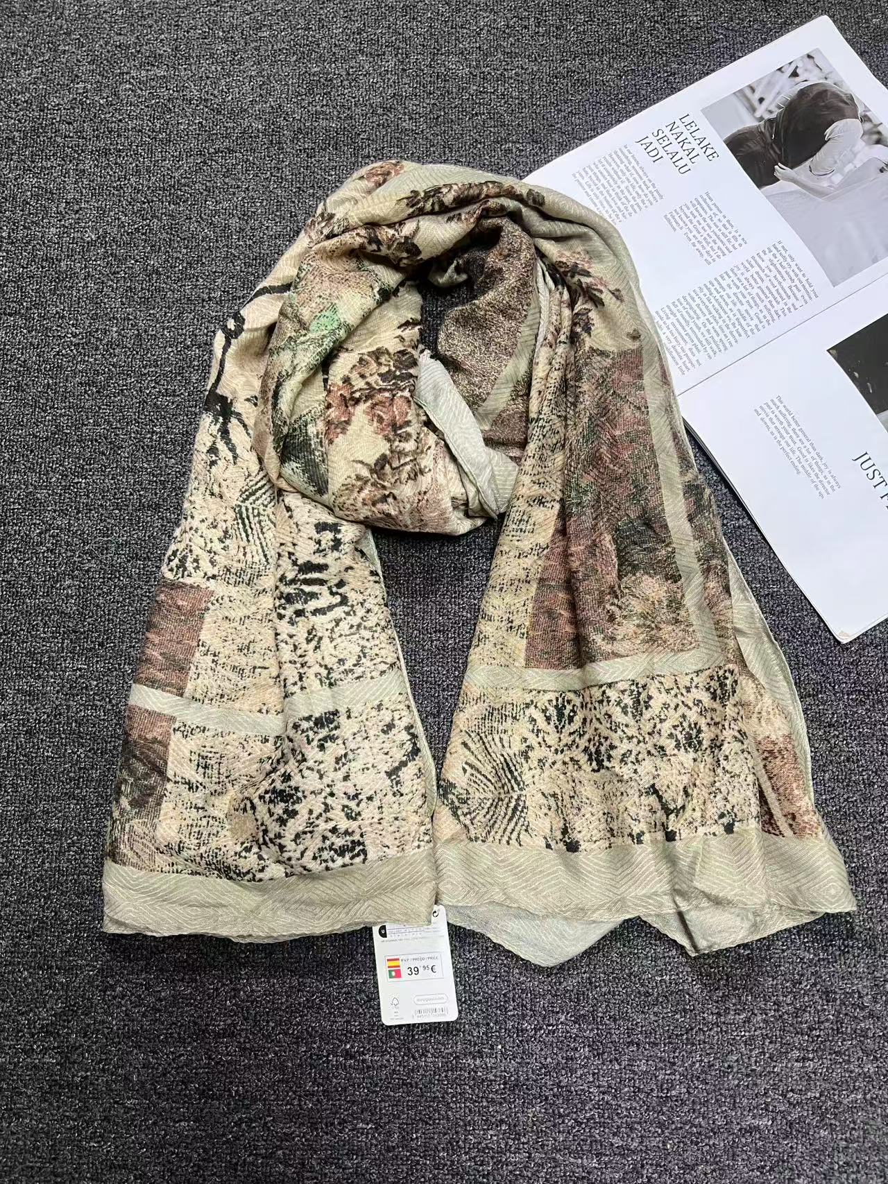 Commerce extérieur commande originale mode espagnole nouveau produit tricoté broderie imprimé extérieur plage parasol écharpe pour femme