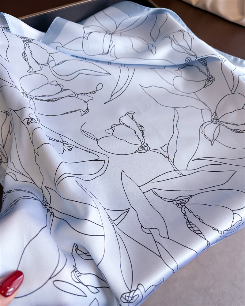 Foulard carré de luxe à motifs floraux pour femme, en soie, bandana, hijab, écharpe élégante, châle pour le voyage