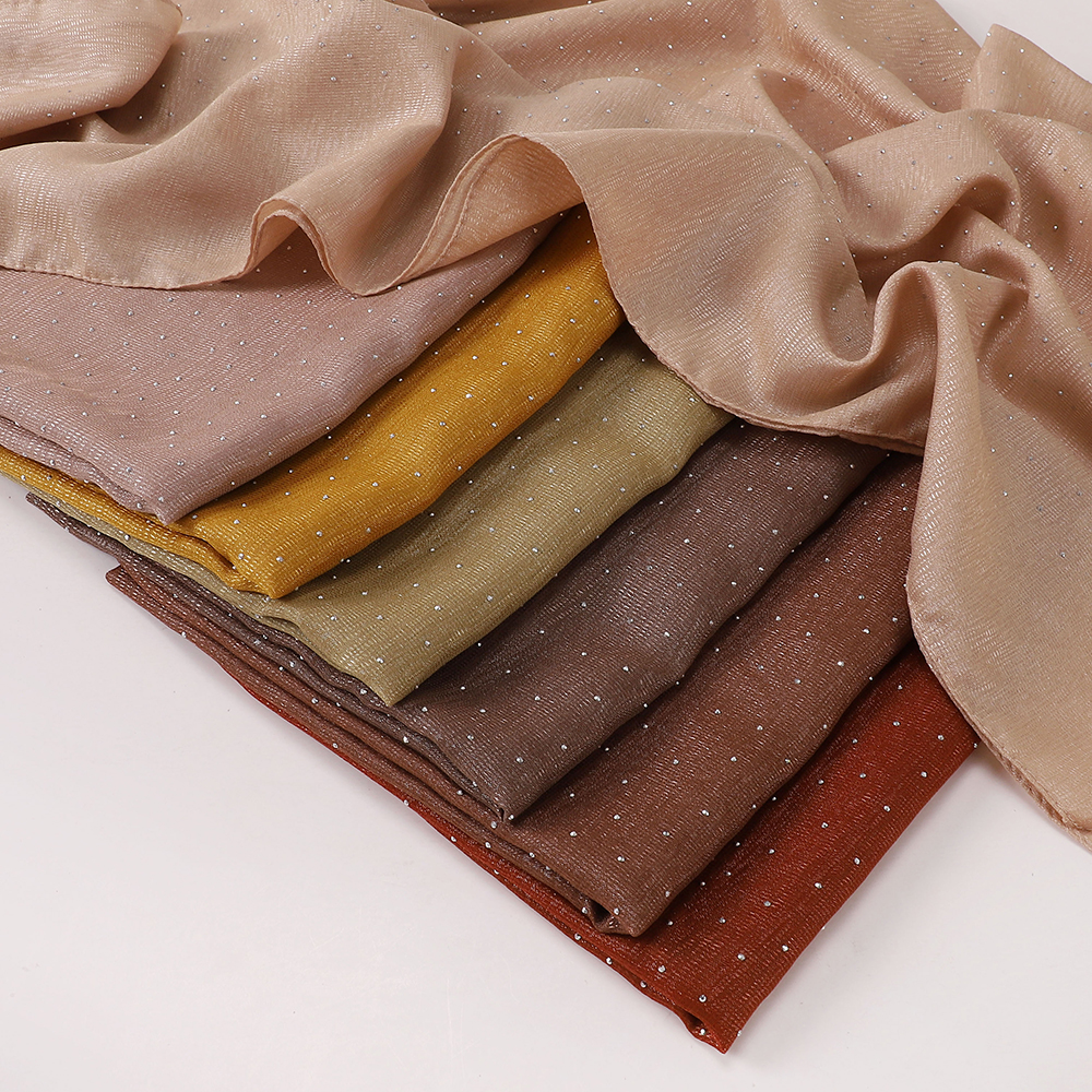 Nouveau musulman en mousseline de soie carré Hijab Premium strass écharpe malaisie châle plaine musulman enveloppes doux Turban bandeau châle fournisseur
