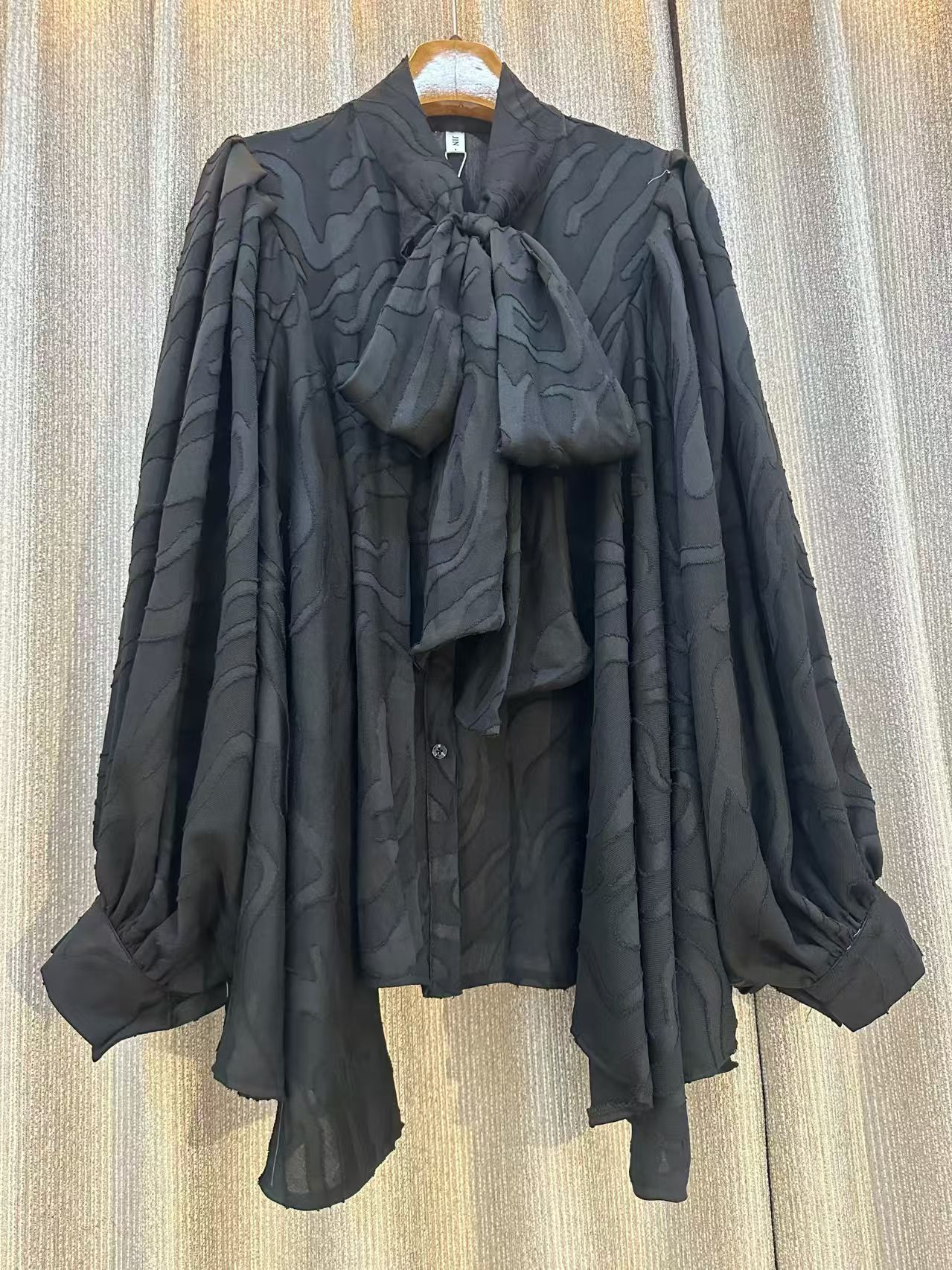 2025 nouveau Chic mode piste automne à lacets imprimé Blouses décontractées pour les femmes arc élégant lâche lanterne à manches longues chemise de fête
