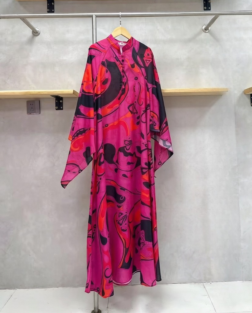 Nouvelle robe longue kaftan haut de gamme pour femme, imprimée color block, col montant, manches évasées à bordure feuille de lotus, idéale pour les voyages et les vacances