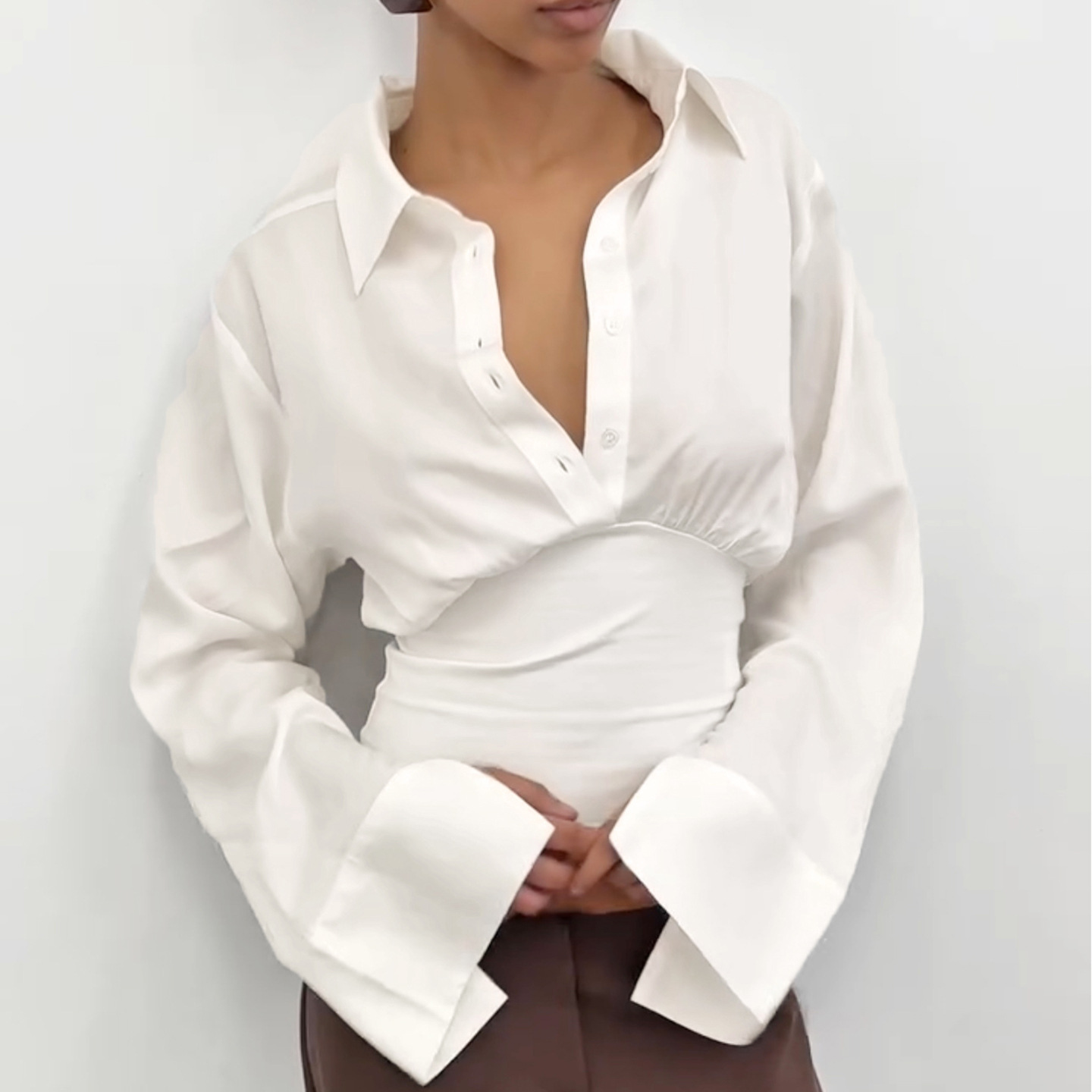 T-shirt élégant à col chemise et boutonnage sur la taille pour femme, nouvelle mode 2026, haut ajusté à manches longues