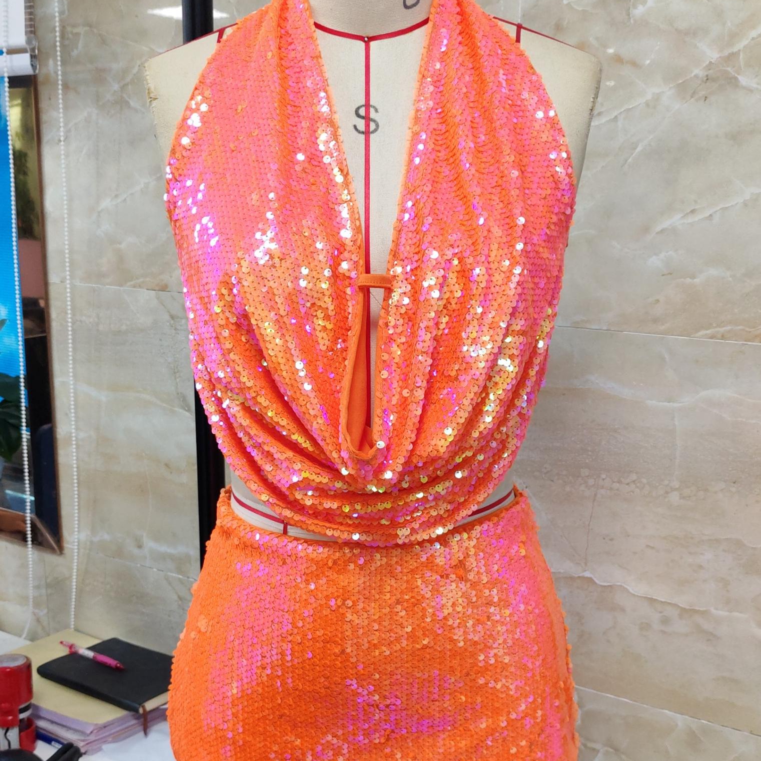 Jupe de soirée 2 pièces dos nu pour femmes, tenues de couleur unie, sans manches, col licou, paillettes, débardeur, ensemble mini jupe