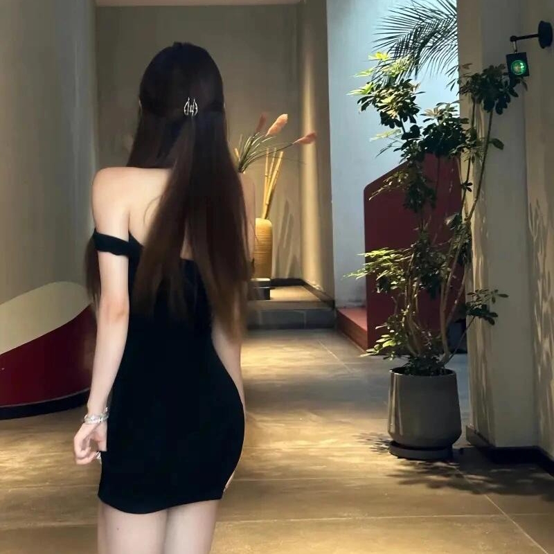 Robe noire sexy à épaules dénudées pour femme, style Spicy Girl, taille cintrée, moulante, jupe crayon courte, élégante, pour soirées et clubs.